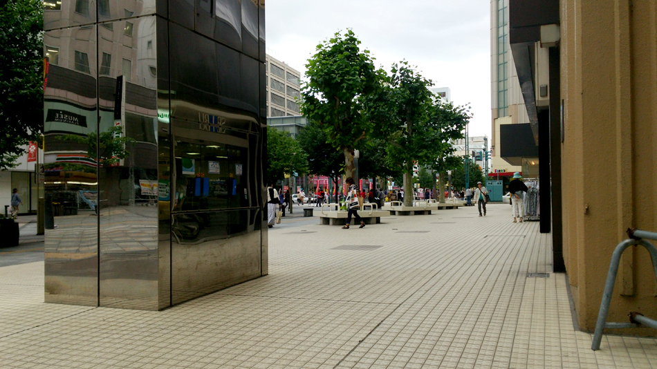 旧西武デパート前