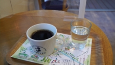 雪の森とカフェを楽しむ