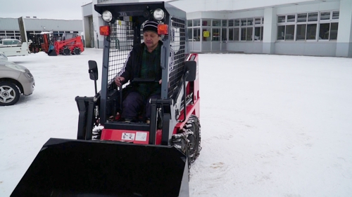 除雪車を操縦