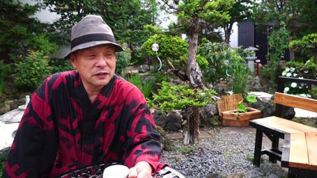 後ろで草むしり