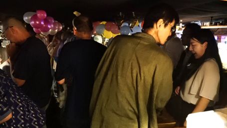 賑わう会場